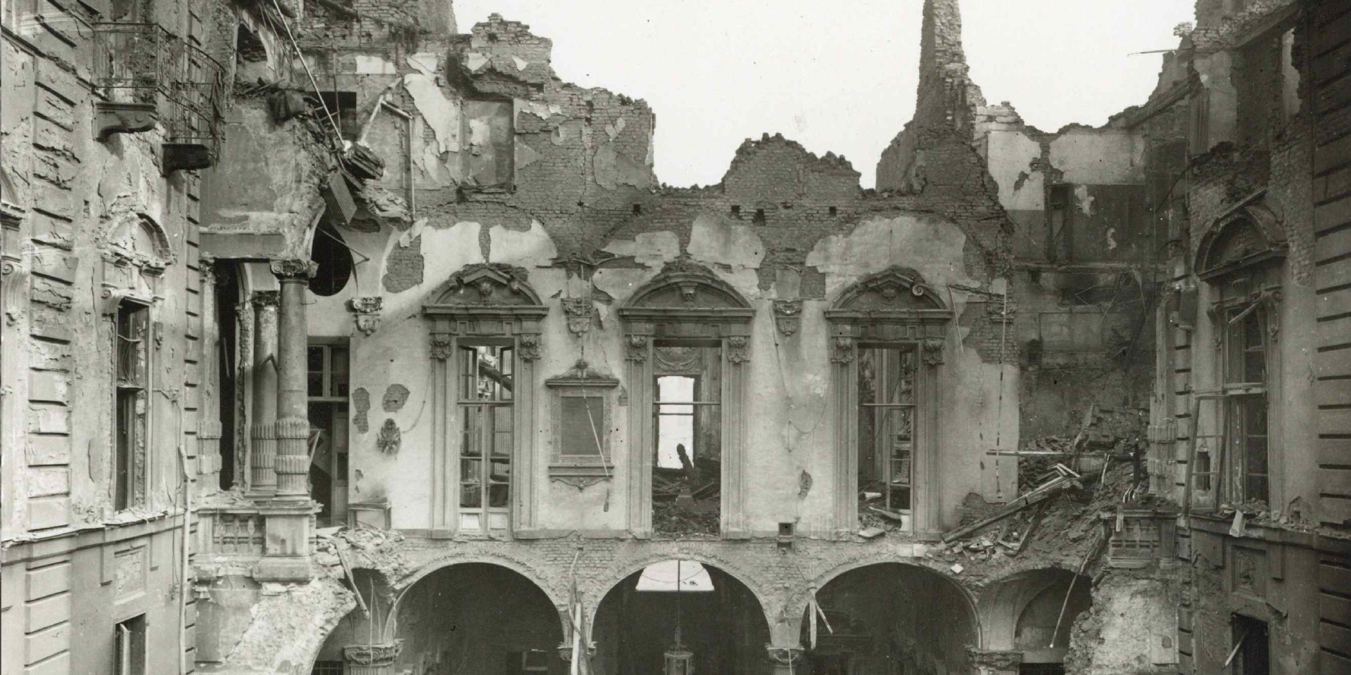 Édifice endommagé : photographie utilisée sur le site du colloque Il tempo delle cose
